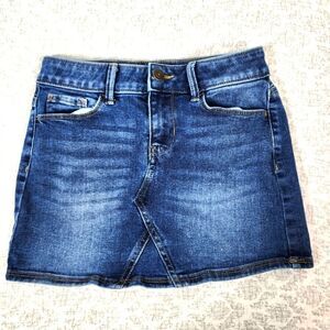 SO Girls Denim Skirt in Medium Dark Wash Size 8